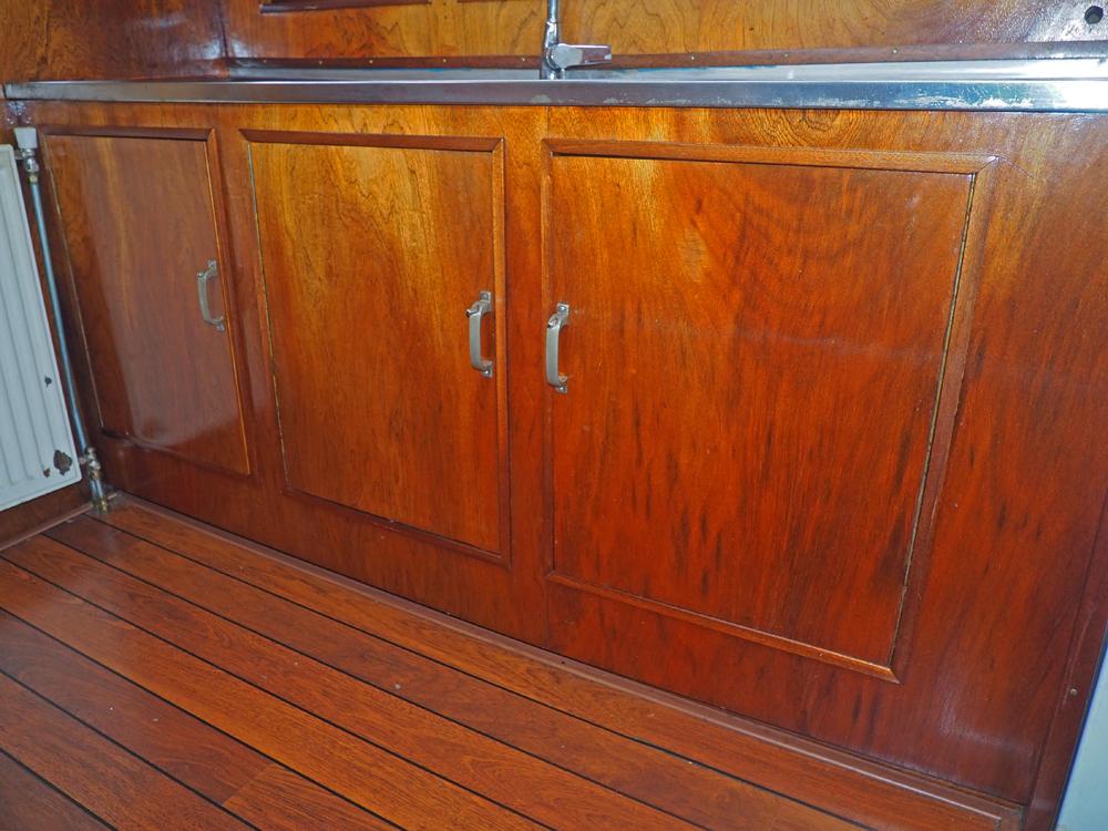 Cabin en avant, H&eacute;bergements